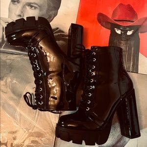 Glamor Goth QUEEN Beautifully Wild Diva Rare Patent platforms 7.5